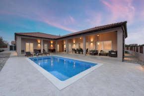 Charming Villa with heated pool near Zadar